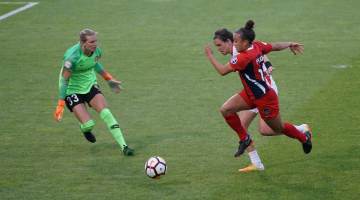 继续啃老？阿根廷足协希望梅西再踢2年：梅西正考虑最终决定！｜足彩网首页（配图示意）